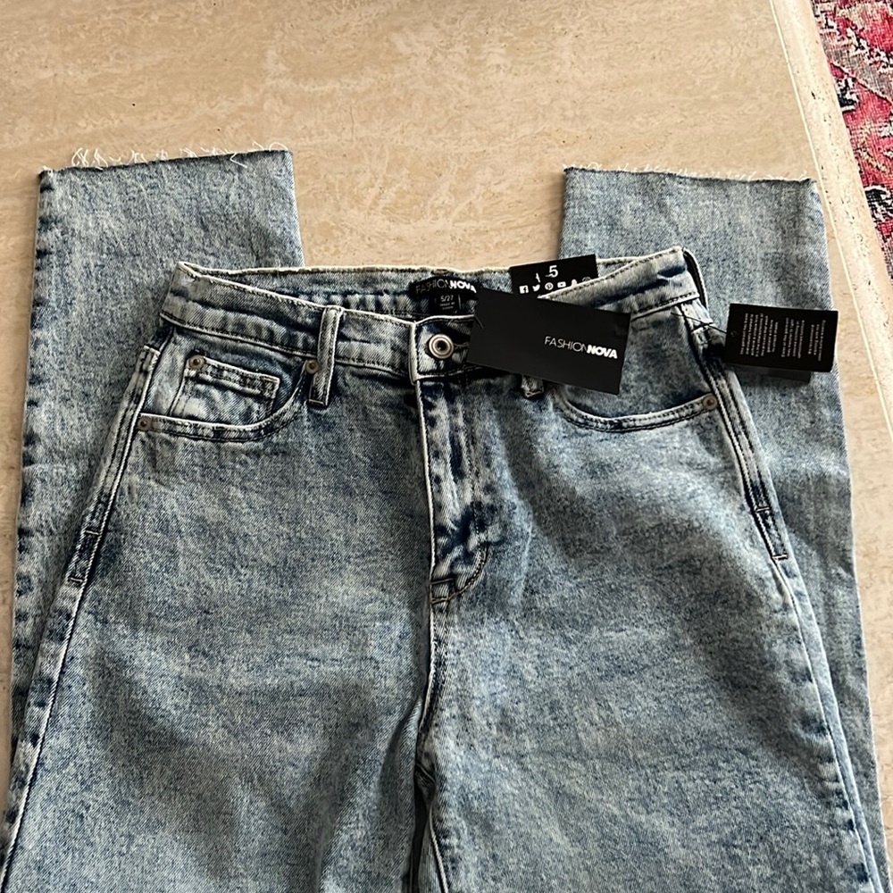 FASHION NOVA Size 5, Open Hem Jeans. NWT